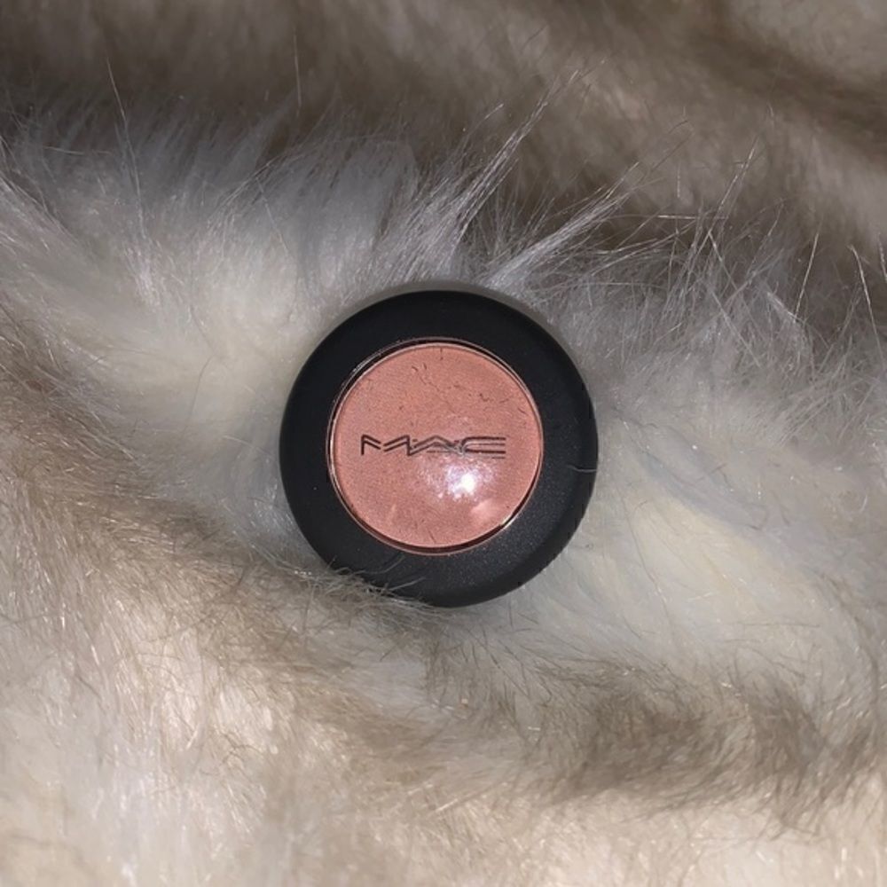 MAC Cosmetics young and in love eyeshadow NWOB